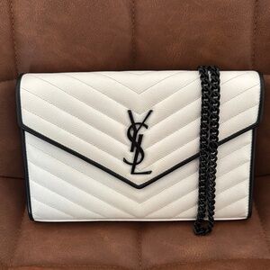 Yves Saint Laurent Large Wallet on Chain - White/Black